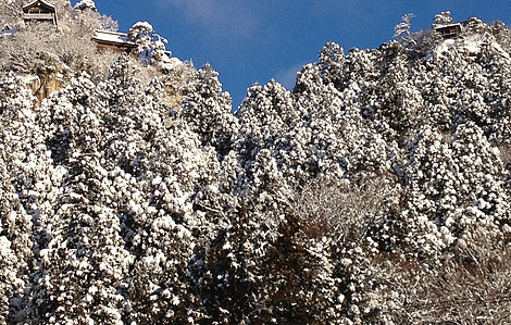 雪の山寺